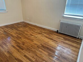 75-17 255th St in Queens, NY - Building Photo - Building Photo