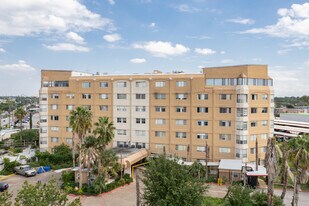 Atrium Cellini in Houston, TX - Building Photo