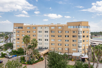 Atrium Cellini in Houston, TX - Building Photo - Primary Photo