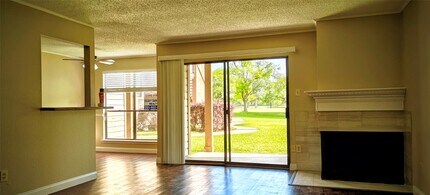 8413 Sands Point Dr in Houston, TX - Building Photo - Building Photo