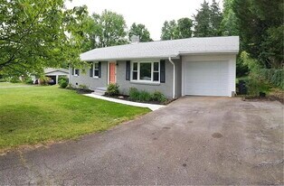 705 S Cherry St in Seneca, SC - Building Photo