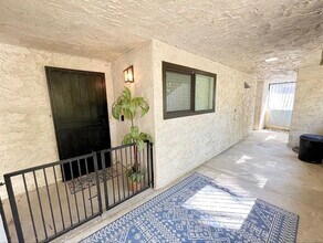 5301 E Waverly Dr in Palm Springs, CA - Building Photo - Building Photo