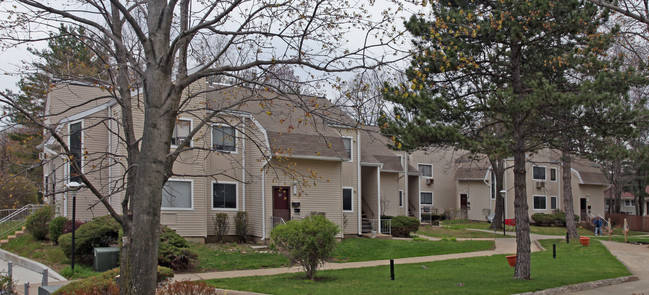 Ramapo Apartments at Catamount in Spring Valley, NY - Building Photo - Building Photo