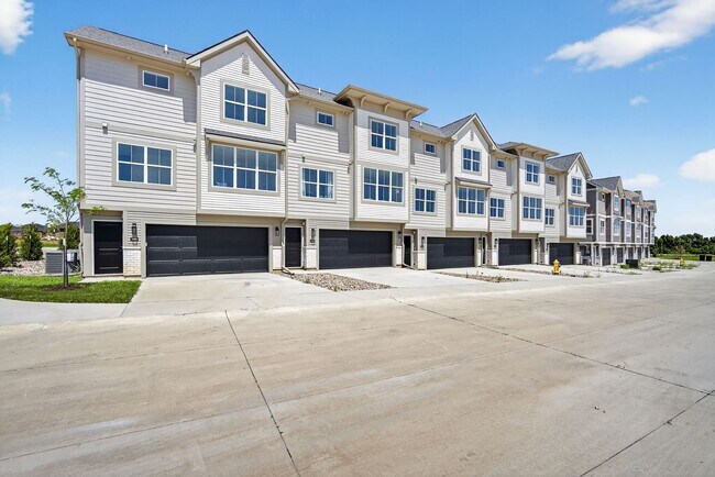 2158 Tahoe Ln in Waukee, IA - Building Photo - Building Photo