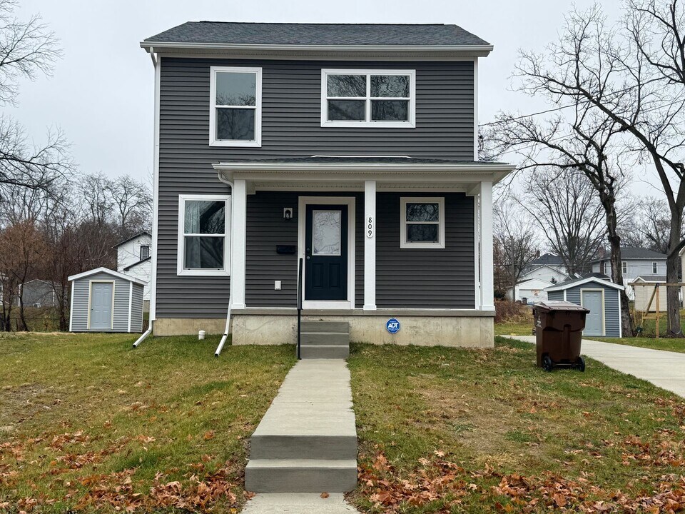 809 Maltby St in Jackson, MI - Building Photo