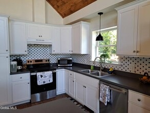 134 Pickle Hill Rd in Queensbury, NY - Building Photo - Building Photo