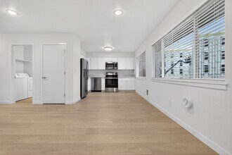 Woodstock Manor in Portland, OR - Building Photo - Interior Photo