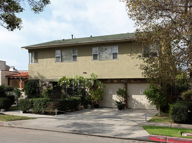 2127 Cedar Ave in Long Beach, CA - Building Photo - Building Photo