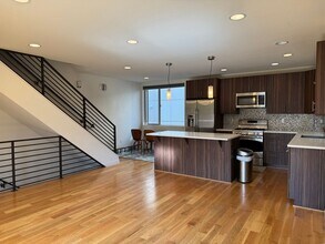 813b NW 53rd St in Seattle, WA - Foto de edificio - Building Photo