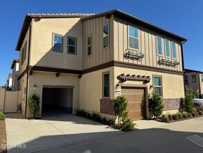 701 Edward Scholle Dr in Camarillo, CA - Building Photo - Building Photo