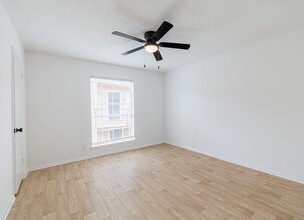 Dwell @ 1600 in College Station, TX - Building Photo - Building Photo