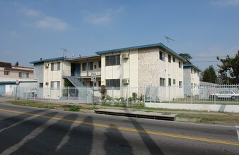 14051-14055 Valerio St in Van Nuys, CA - Building Photo - Building Photo