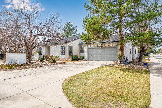 7762 E Iowa Ave in Denver, CO - Building Photo - Building Photo