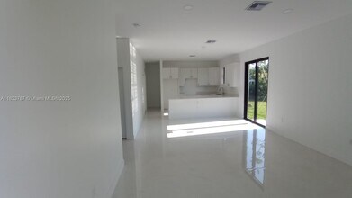 15221 Railroad Dr in Miami Gardens, FL - Building Photo - Building Photo