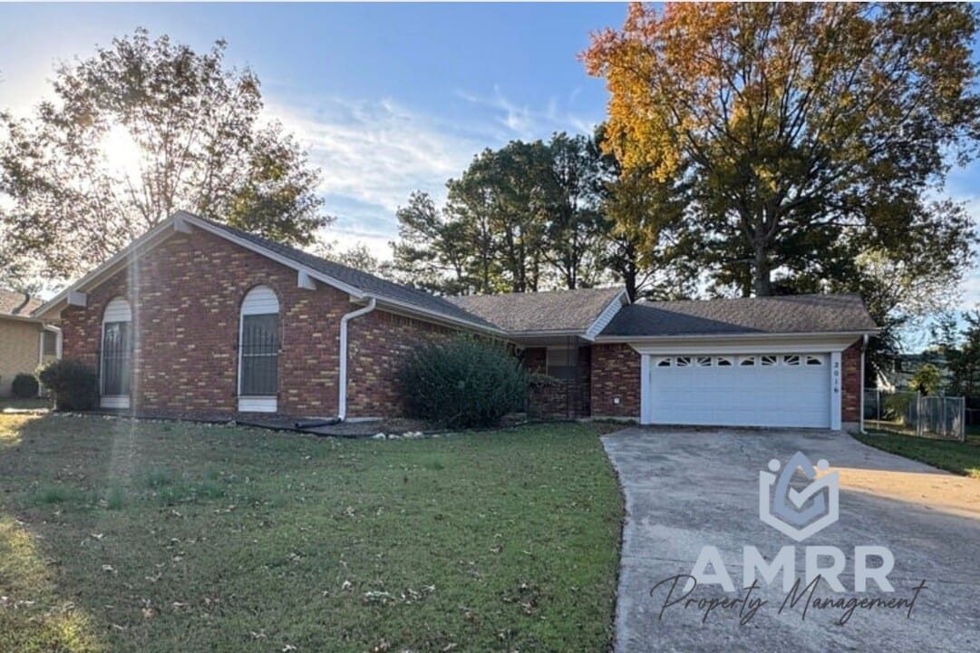 2016 W Jefferson St in Siloam Springs, AR - Building Photo