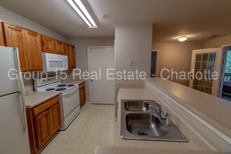 9811 Campus Walk Ln in Charlotte, NC - Building Photo - Building Photo