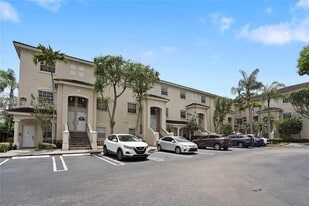 5610 NW 114th Pl in Doral, FL - Building Photo