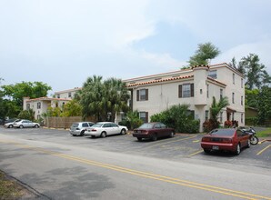 Sun Harbour Apartments in Fort Lauderdale, FL - Building Photo - Building Photo