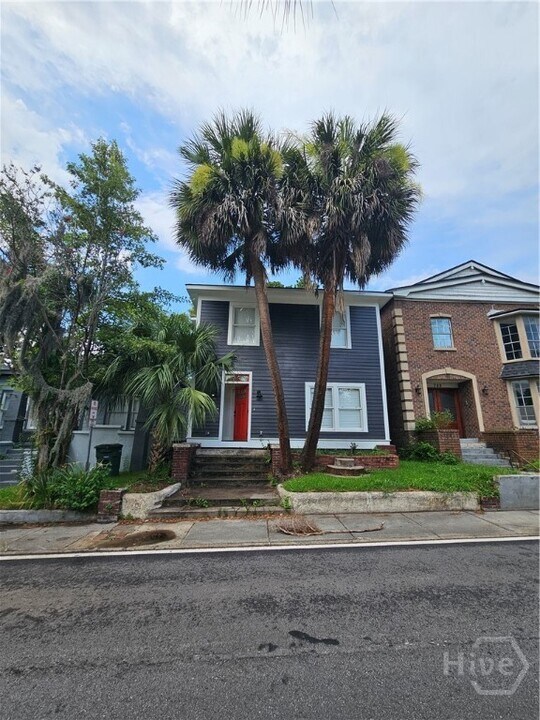 724 W Victory Dr in Savannah, GA - Foto de edificio