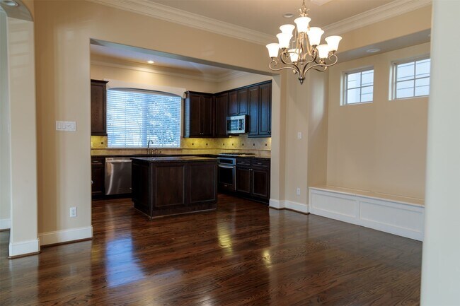 2101 Elmen St in Houston, TX - Building Photo - Building Photo