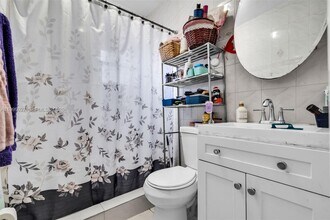 3166 NW 102nd St in Miami, FL - Foto de edificio - Building Photo