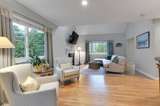 9 N Quarter Rd in Westhampton, NY - Building Photo - Building Photo