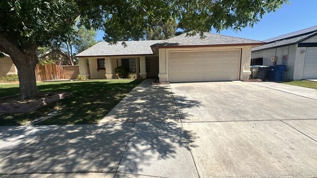 1349 W Ave H 8