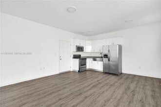 402 NW 12th Ave in Miami, FL - Building Photo - Building Photo