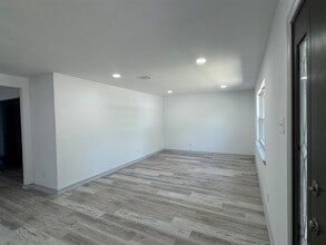 2535 Greenport Dr in Dallas, TX - Building Photo - Building Photo