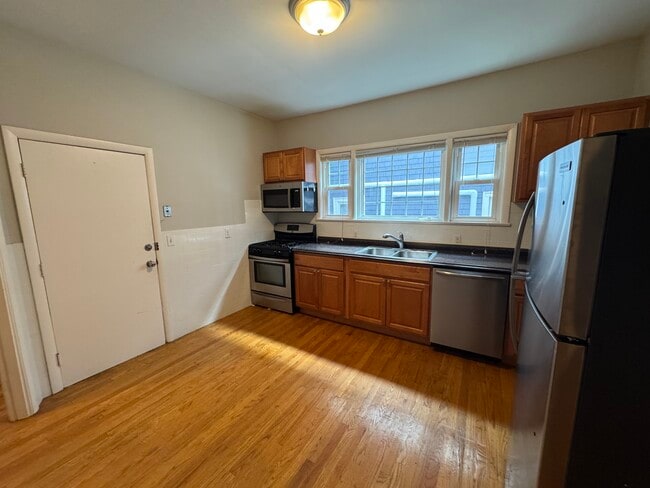 19 Tufts St, Unit #2 in Cambridge, MA - Building Photo - Building Photo