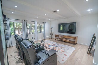 8641 Metz Pl in Los Angeles, CA - Building Photo - Building Photo