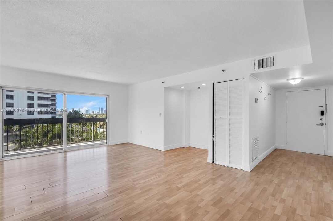 1345 West Ave in Miami Beach, FL - Building Photo