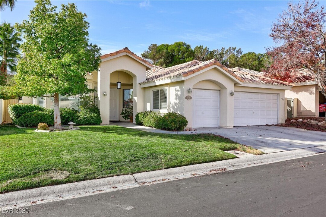 9013 Rivers Edge Dr in Las Vegas, NV - Foto de edificio