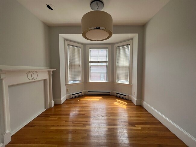 565 Massachusetts Ave, Unit 1 in Boston, MA - Foto de edificio - Building Photo