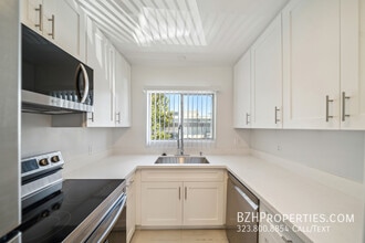 320 Serrano Ave in Los Angeles, CA - Building Photo - Building Photo