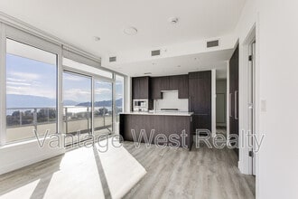 238 Leon Ave in Kelowna, BC - Building Photo - Building Photo