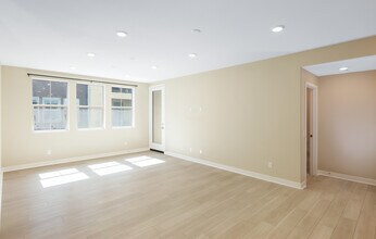 1100 Lasso Way, Unit 203 in Mission Viejo, CA - Building Photo - Building Photo