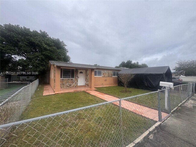 365 W 13th St in Hialeah, FL - Building Photo - Building Photo