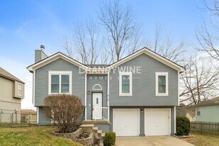 918 SE Kingscross Rd in Blue Springs, MO - Building Photo