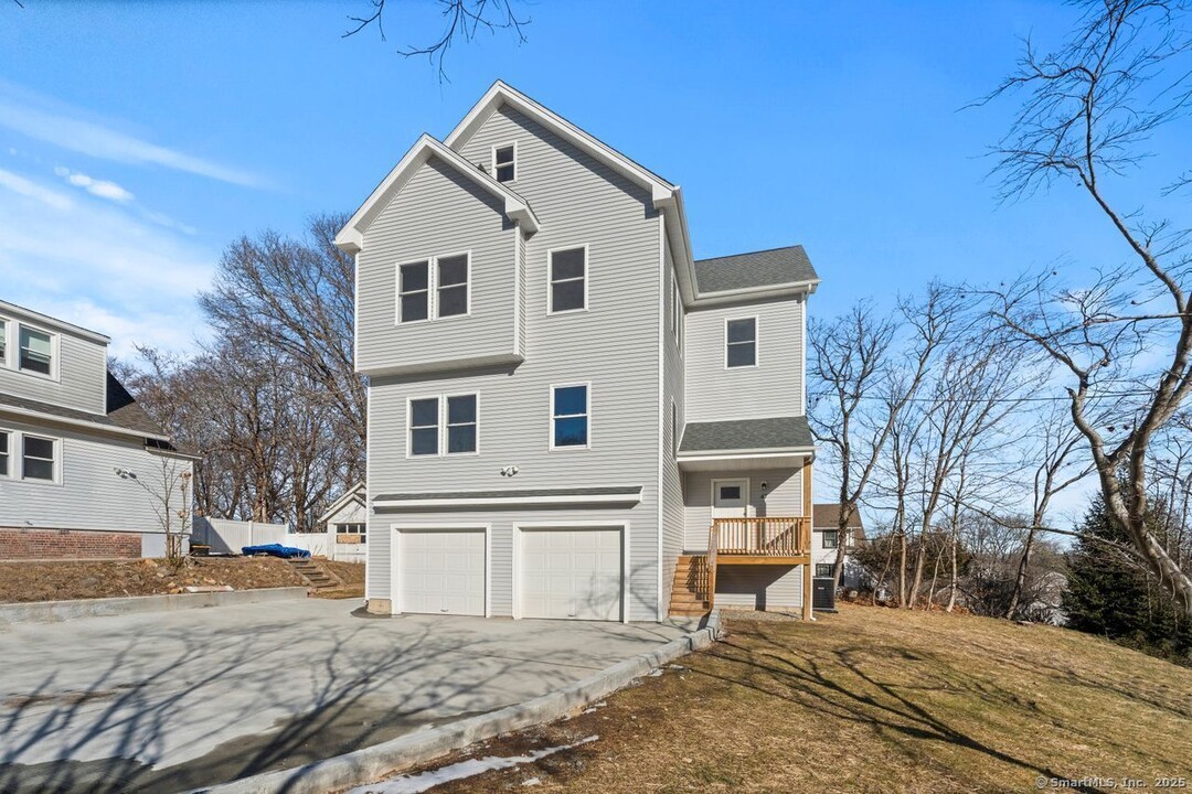 47 Hemlock St in West Haven, CT - Building Photo