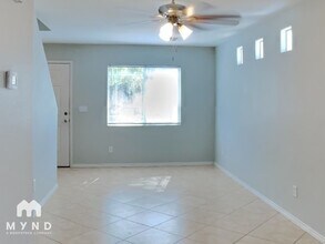 2157 Clancy St, Unit 2nd Floor Corner Room in Las Vegas, NV - Foto de edificio - Building Photo