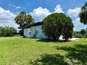 3460 Normandy Dr in Port Charlotte, FL - Foto de edificio - Building Photo