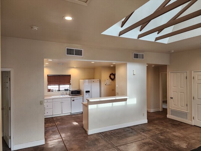 property at 1434 E Elm St