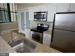 312 Walnut St-Unit -303 in Philadelphia, PA - Building Photo - Building Photo
