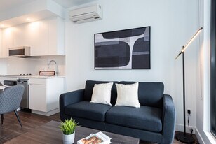 1004 Rue de la Montagne, Unit SI ID1261786P in Montréal, QC - Building Photo