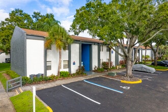 The Easton Apartments in Brandon, FL - Foto de edificio - Building Photo