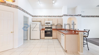663 Eagle Pointe S in Kissimmee, FL - Building Photo - Building Photo