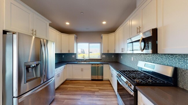 25105 Del Mar Ave in Hayward, CA - Building Photo - Building Photo