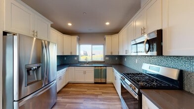 25105 Del Mar Ave in Hayward, CA - Building Photo - Building Photo