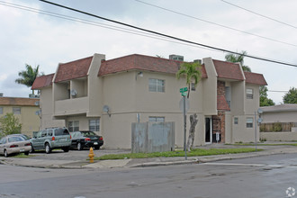 4495 NW 9th St in Miami, FL - Building Photo - Building Photo